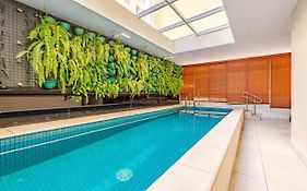 FLAT CODE ACLIMAÇÃO - PISCINA - ACADEMIA - SAUNA - Pet e infantil